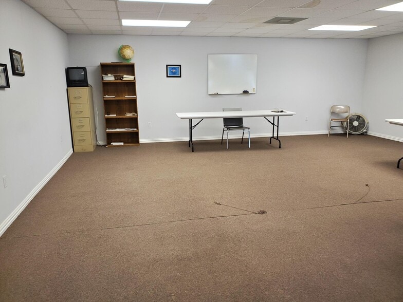 More Photos Of 18610 Tomato St, Spring Showroom For Lease