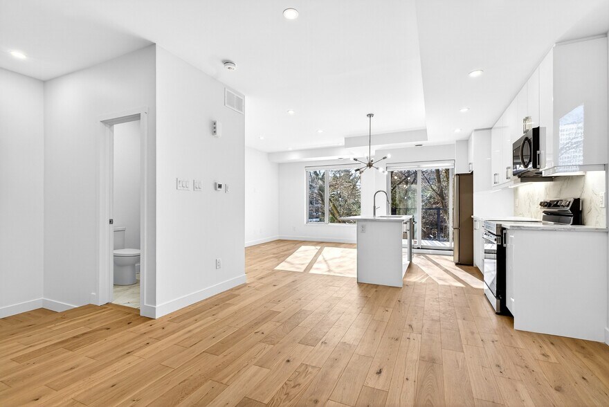 More Photos Of 14 Stevens Av, Ottawa Apartments For Sale