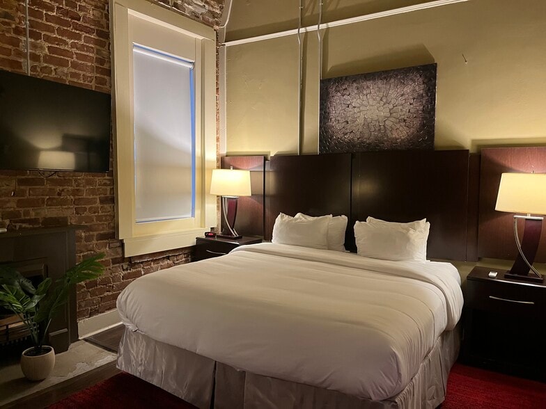 More Photos Of 745 Washington Ave, Greenville Hotel For Sale