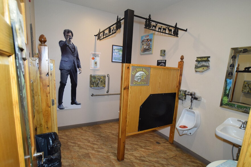 More Photos Of N7625 Parkway Rd, Crivitz Restaurant For Sale