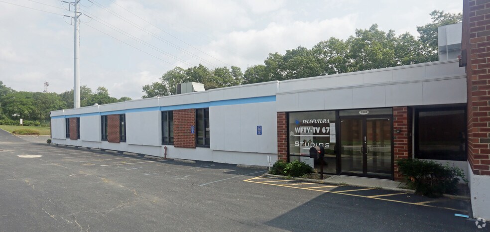 More Photos Of 3200 Express Dr S, Islandia Warehouse For Sale