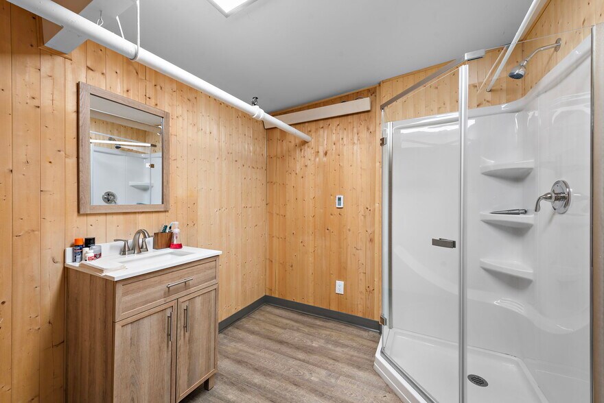 More Photos Of 615-623 S State College Blvd, Fullerton Distribution For Sale