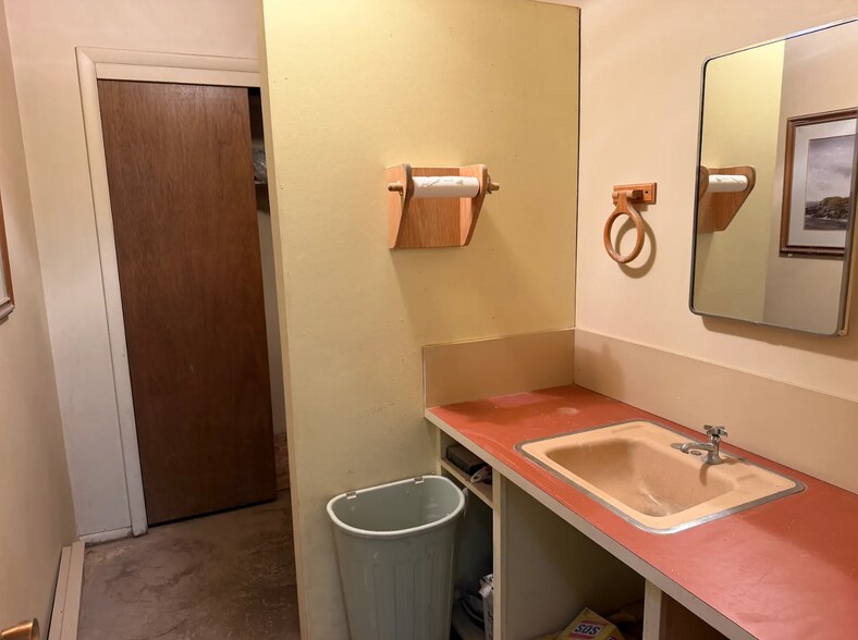 More Photos Of 589 N Geneva Rd, Lindon Warehouse For Sale