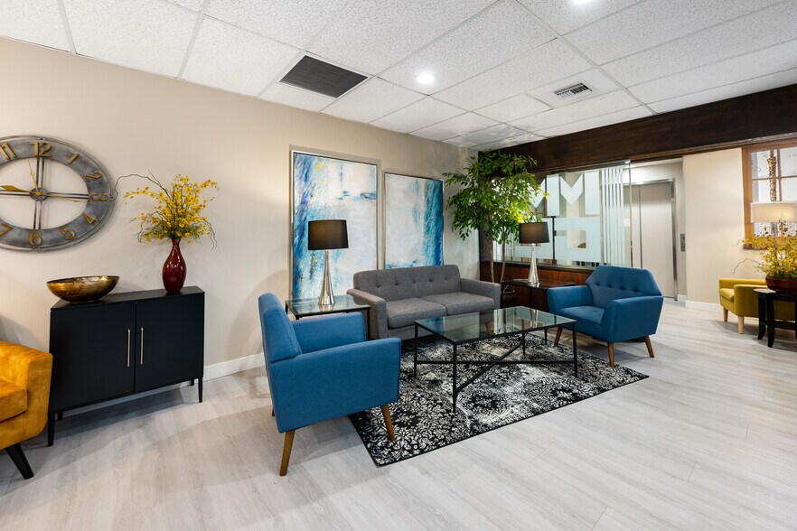 More Photos Of 801 E Tahquitz Canyon Way, Palm Springs Office For Sale