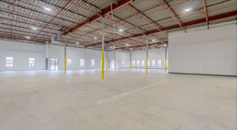 More Photos Of 8441 - 8579 Ch. Dalton Mont-Royal, Mont-Royal Industrial For Lease