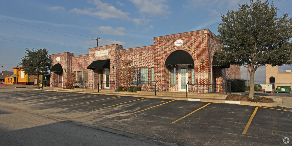 Primary Photo Of 121 S Westmeadow Dr, Cleburne Storefront Retail Office For Lease