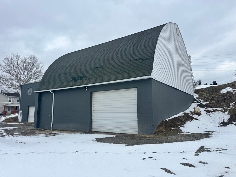 More Photos Of 797 Carlton Dr, Bentleyville Warehouse For Lease