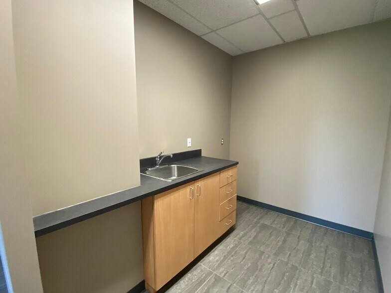 More Photos Of 1150 Morrison Dr, Ottawa Office For Lease
