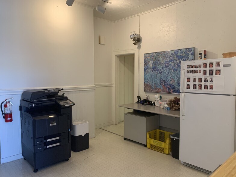 More Photos Of 725 College Ave, Santa Rosa Office For Sale