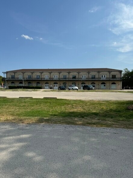 Primary Photo Of 2430 Plainfield Rd, Crest Hill Medical For Lease