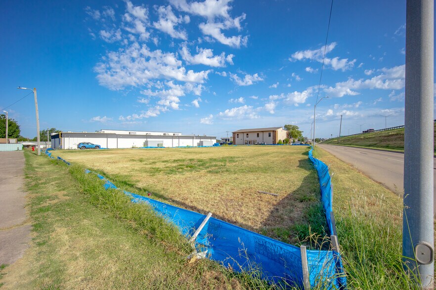 More Photos Of 301 S I-35 Ser Rd, Moore Land For Sale