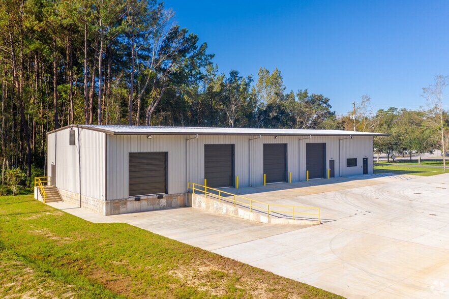 More Photos Of Halls Mill Road, Mobile Warehouse For Lease