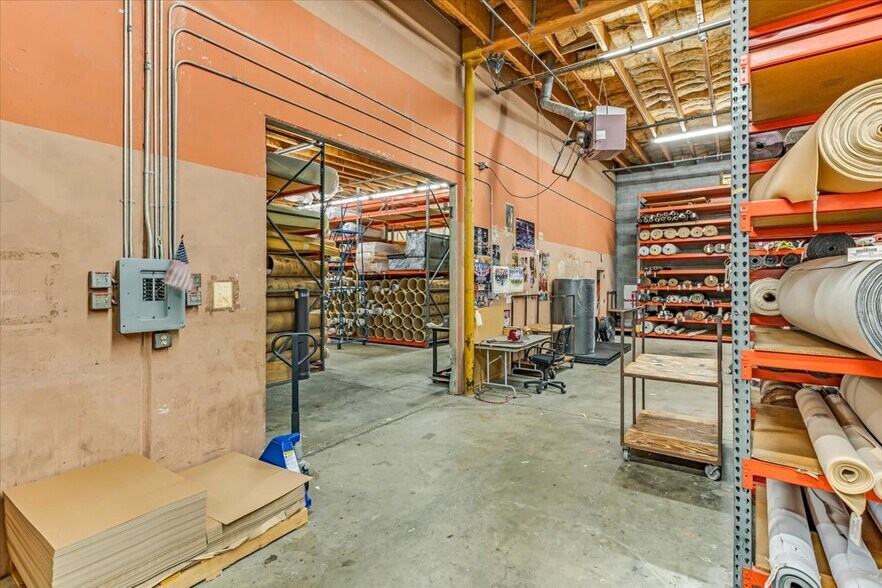 More Photos Of 1401 N Bailey Ln, Tucson Showroom For Sale