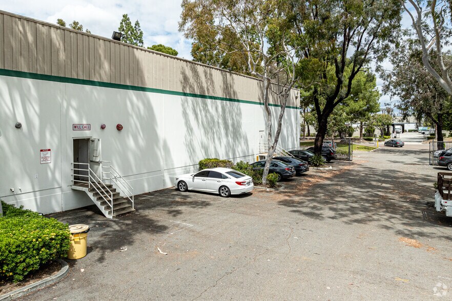 More Photos Of 16205 Distribution Way, Cerritos Manufacturing For Lease