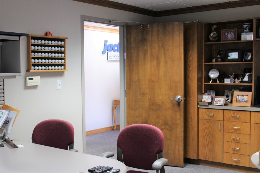 More Photos Of 304 S 20th St, Rogers Office For Sale