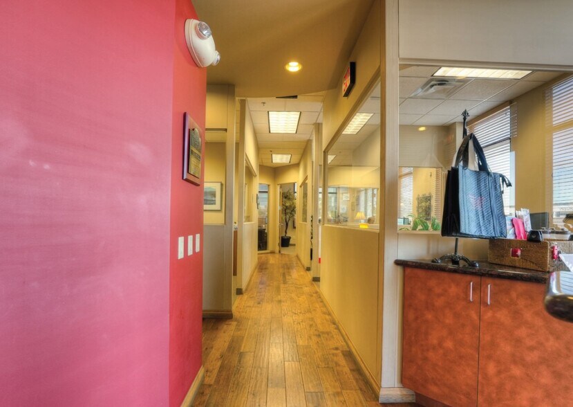 More Photos Of 8601 S Priest Dr, Tempe Office For Sale