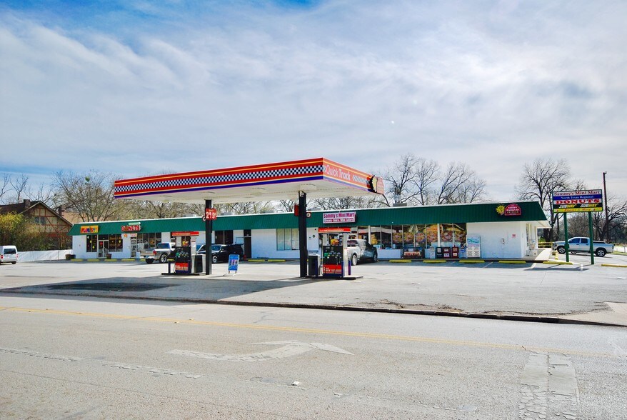 More Photos Of 1309-1317 W Main St, Waxahachie Freestanding For Lease