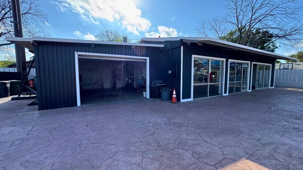 More Photos Of 738 W Harlan Ave, San Antonio Freestanding For Sale