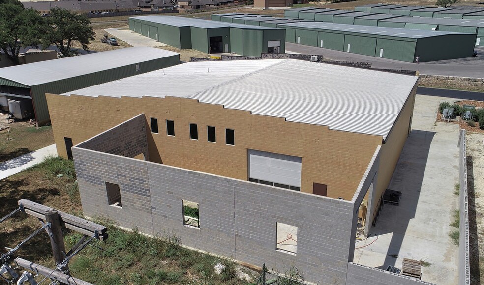 More Photos Of 166 Ramjet, Spring Branch Warehouse For Lease