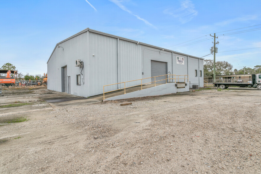 Primary Photo Of 351 Zoo Pky, Jacksonville Warehouse For Lease