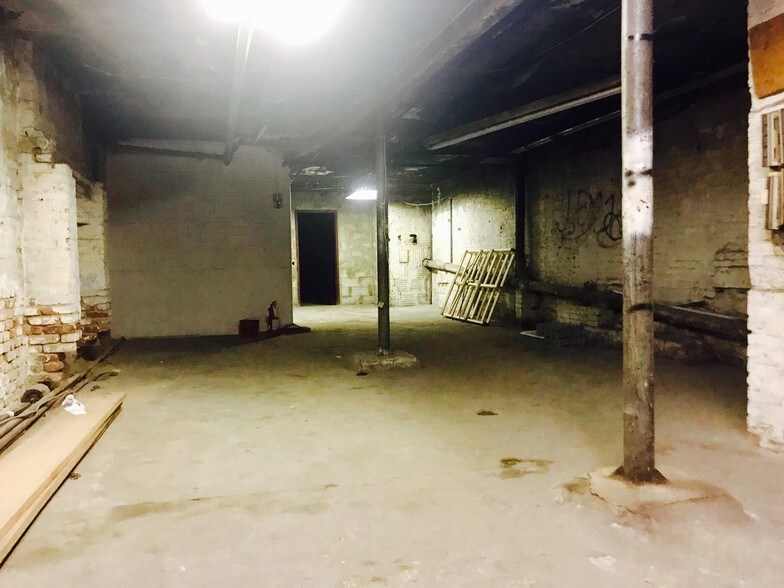 More Photos Of 41 W 36th St, New York Office For Sale