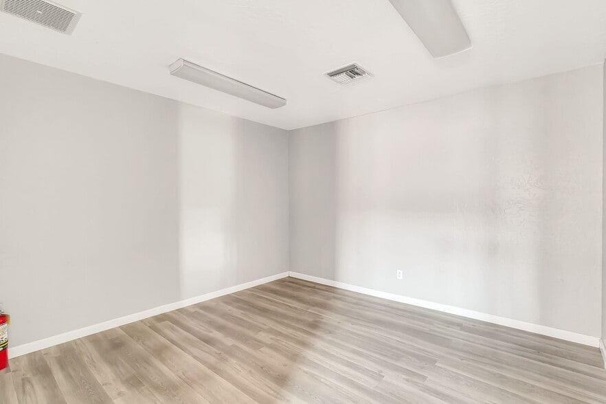 More Photos Of 517 S Lebaron St, Mesa Warehouse For Lease