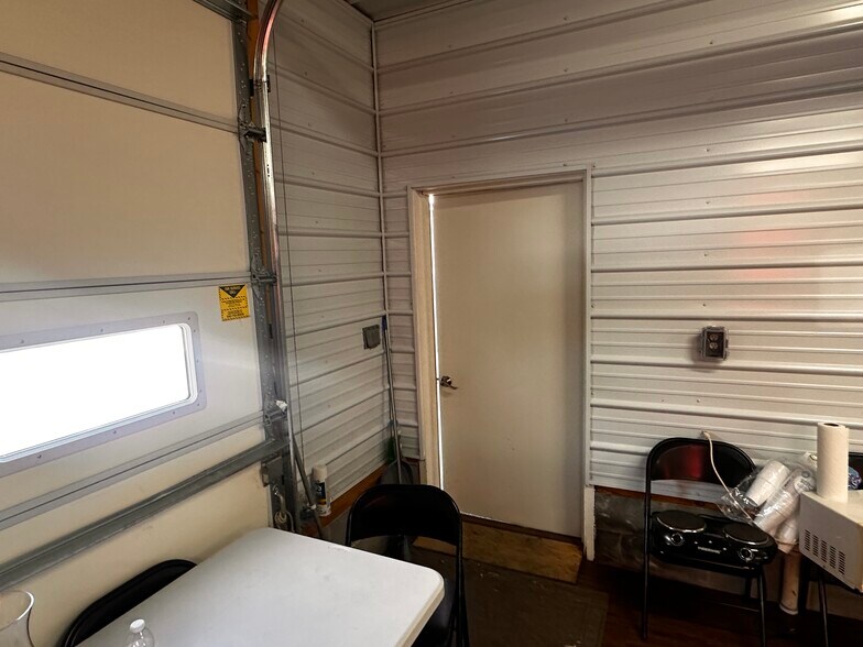 More Photos Of 522A S Main St, Broadway Flex For Sale