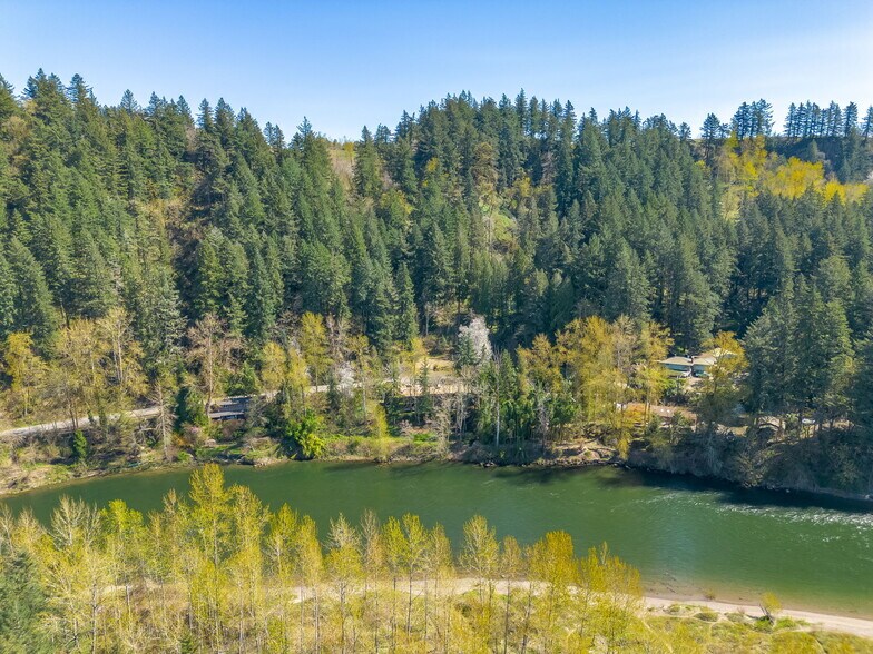 More Photos Of 1325 E Columbia River Hwy, Troutdale Restaurant For Sale