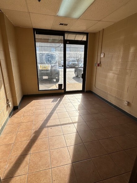 More Photos Of 6817 Hobson Valley Dr, Woodridge Warehouse For Lease