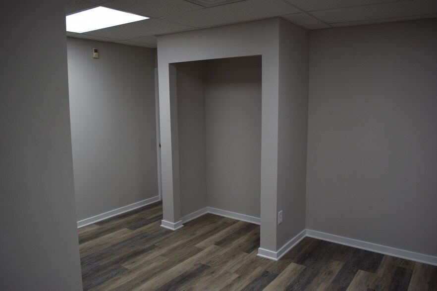 More Photos Of 4329 Emerson St, Jacksonville Warehouse For Lease
