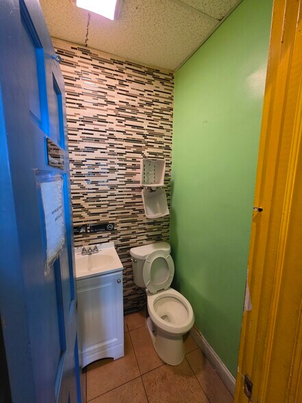More Photos Of 849 Castle Hill Ave, Bronx Storefront Retail Residential For Lease