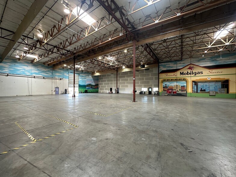 More Photos Of 495 NE Holladay St, Cornelius Distribution For Lease