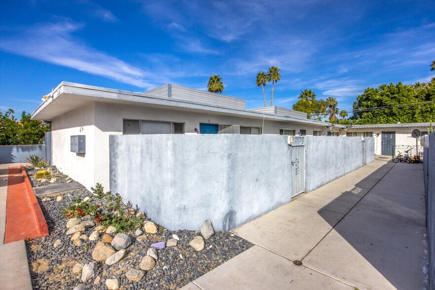 More Photos Of 238 S Saturmino Dr, Palm Springs Apartments For Sale