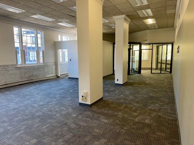 More Photos Of 5845-5851 Hamilton Ave, Cincinnati Storefront For Lease