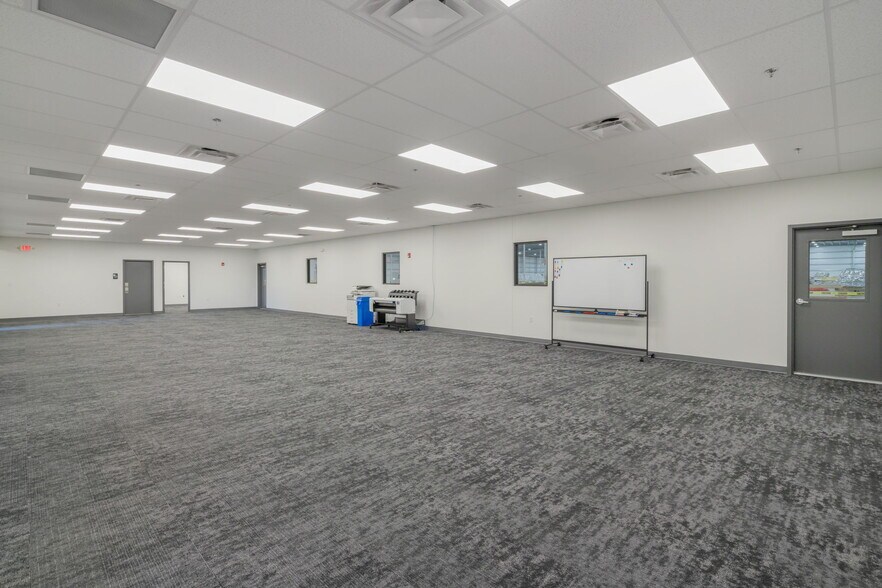 More Photos Of 2677 Huntington Park Dr, Loudon Warehouse For Lease