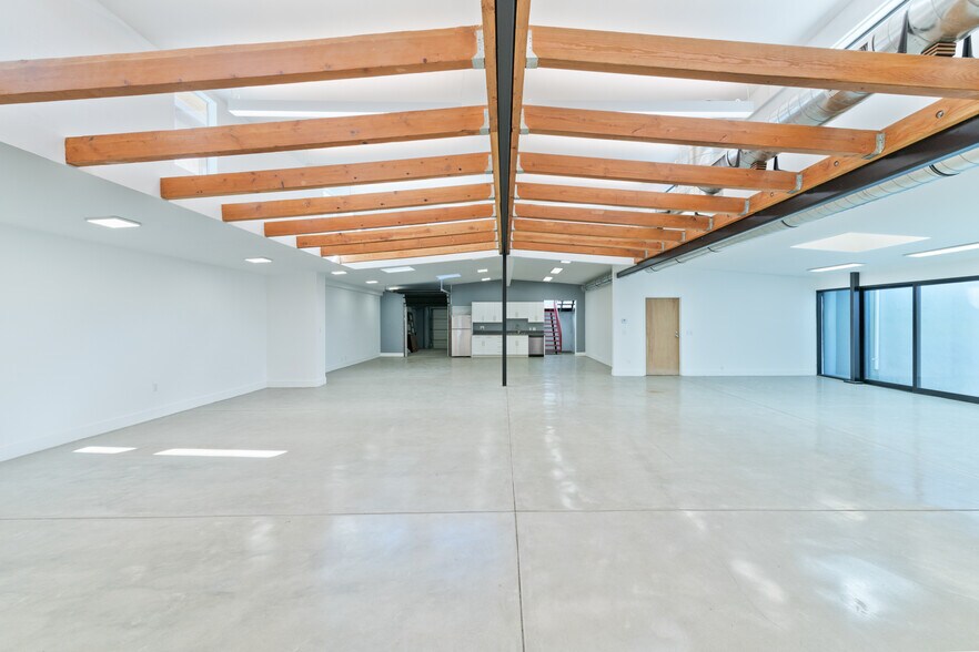 More Photos Of 1020 Pico Blvd, Santa Monica Storefront Retail Office For Lease