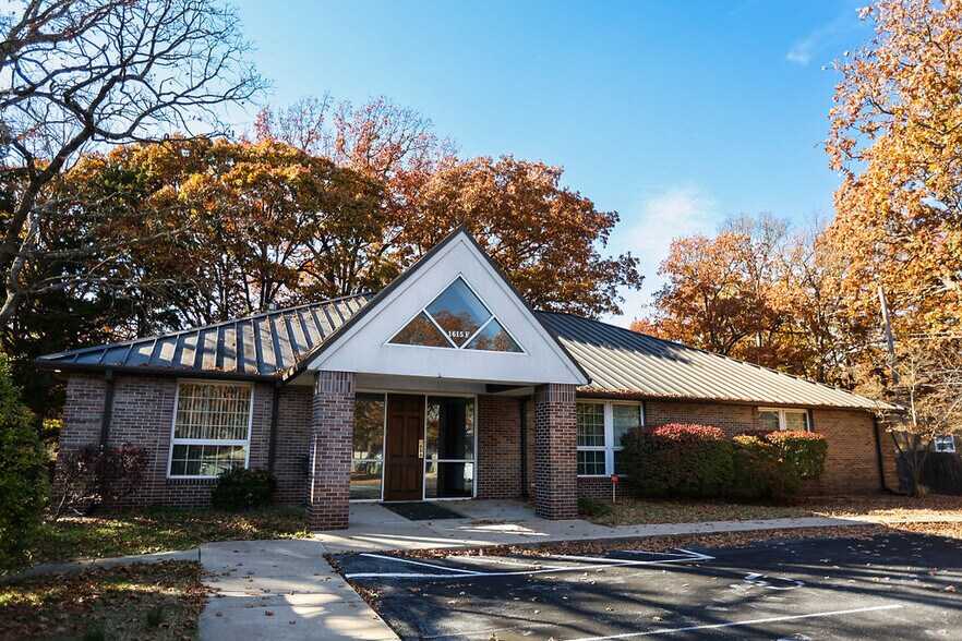 More Photos Of 1615 S Ingram Mill Rd, Springfield Office For Lease