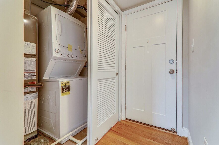 More Photos Of 913 Bellevue St SE, Washington Apartments For Sale