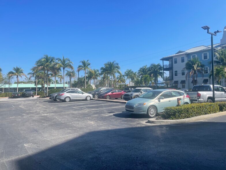 More Photos Of 100 SW Albany Ave, Stuart Office Residential For Lease