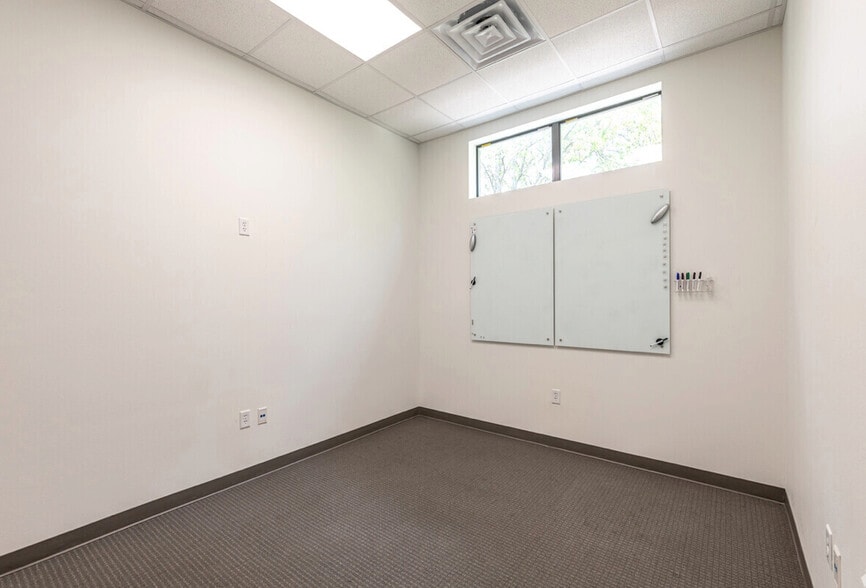 More Photos Of 3348 Peden Rd, Fort Worth Office Residential For Lease
