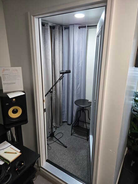 More Photos Of 114 Canfield Pl, Hendersonville Office For Sale