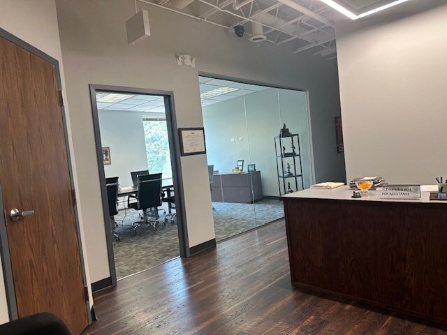 More Photos Of 1275 Davis Rd, Elgin Office For Lease