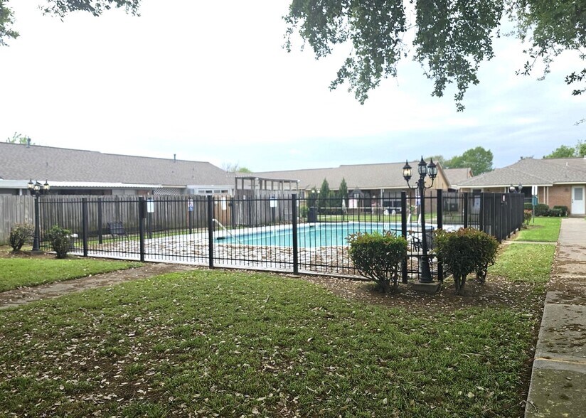 More Photos Of 3302 Burke Rd, Pasadena Apartments For Sale