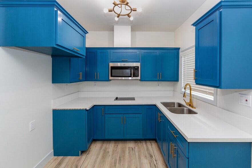 More Photos Of 1430 Linden Ave, Long Beach Multifamily For Sale