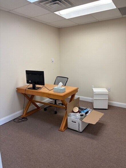 More Photos Of 418 Roosevelt Dr, Derby General Retail For Lease