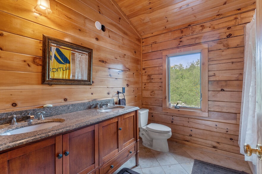 More Photos Of 11501 Popes Head Rd, Fairfax Garden Center For Sale