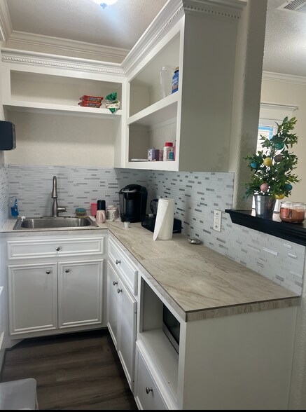 More Photos Of 1518 Skinner Rd, Houston Office For Lease