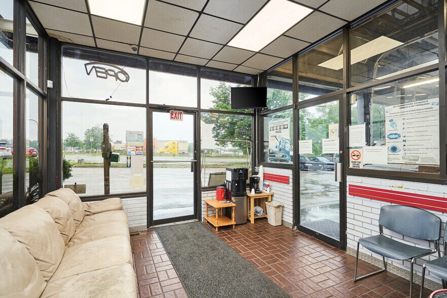 More Photos Of 2441 Romig Rd, Akron Auto Repair For Sale