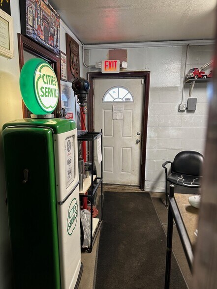 More Photos Of 3816 Grandview Ave, Gurnee Warehouse For Sale