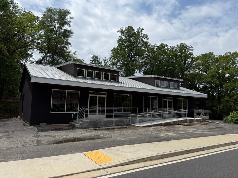 Primary Photo Of 115 Mill St, Woodstock Freestanding For Lease